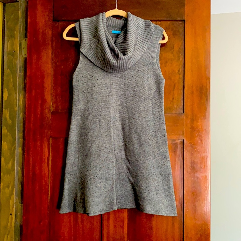 Cowl neck grey tunic